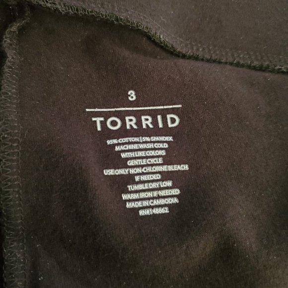 Torrid black leggings (Torrid size 3 = 3X = 22W / 24W) - Picture 2 of 3